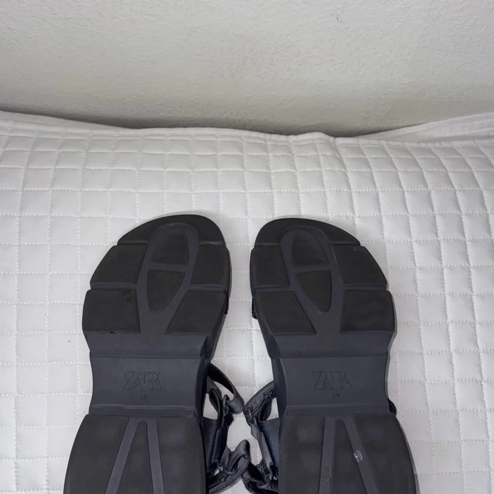 Women’s ZARA Gray Adjustable Strap Sandals Size 8 - Picture 4 of 4